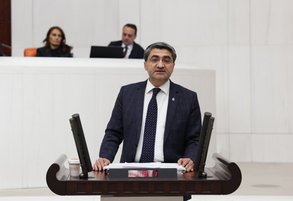 DEVA Partili Ekmen Bakan Kurum’a sordu:  DSİ’nin olumsuz görüşlerine rağmen Sarım Havzası’ndaki bakır madeni için ‘ÇED gerekli değildir’ kararının gerekçesi nedir?