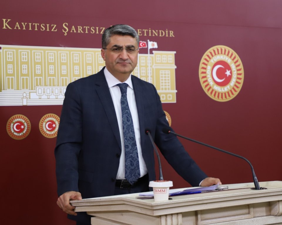 EKMEN: 23 Nisan’ı okul saldırılarının gölgesinde kutluyoruz