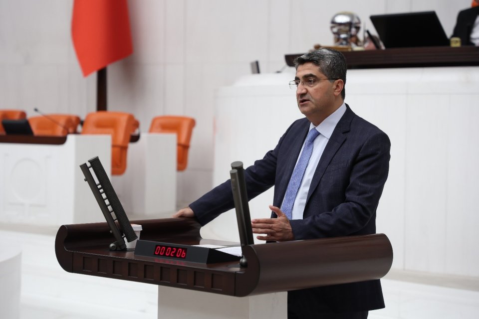Ekmen: Zeytinyağı üretiminde %35’lik düşüş yaşandı, üretici ve ihracatçı desteklenmeli