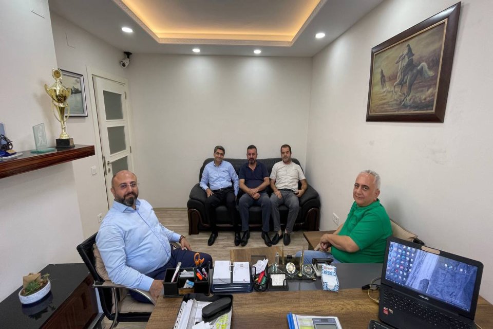DEVA Partisi Akdeniz İlçe Başkanımız Özcan Demir ve çalışma arkadaşlarını ofisinde ziyaret ettik.