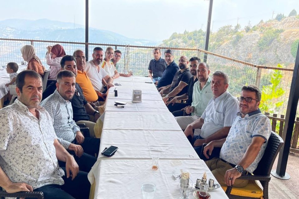 Yayalar Bölgesi esnafı ile ziyaretimiz öncesi DEVA Partisi teşkilatımızla kahvaltıda buluştuk.